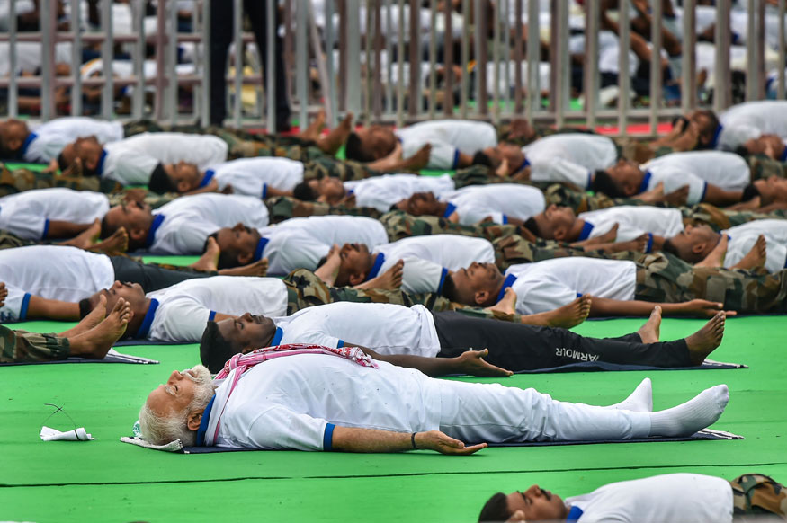 PM-Narendra-Modi-performing-yoga