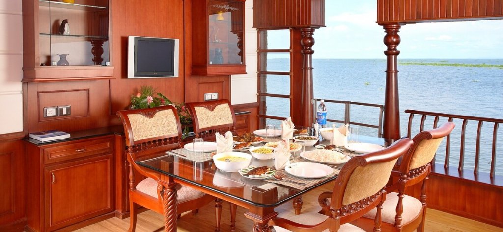 Rainbow Cruise Kerala Dining
