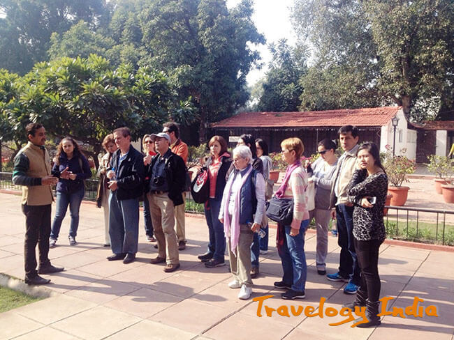 Guide in Group Tour