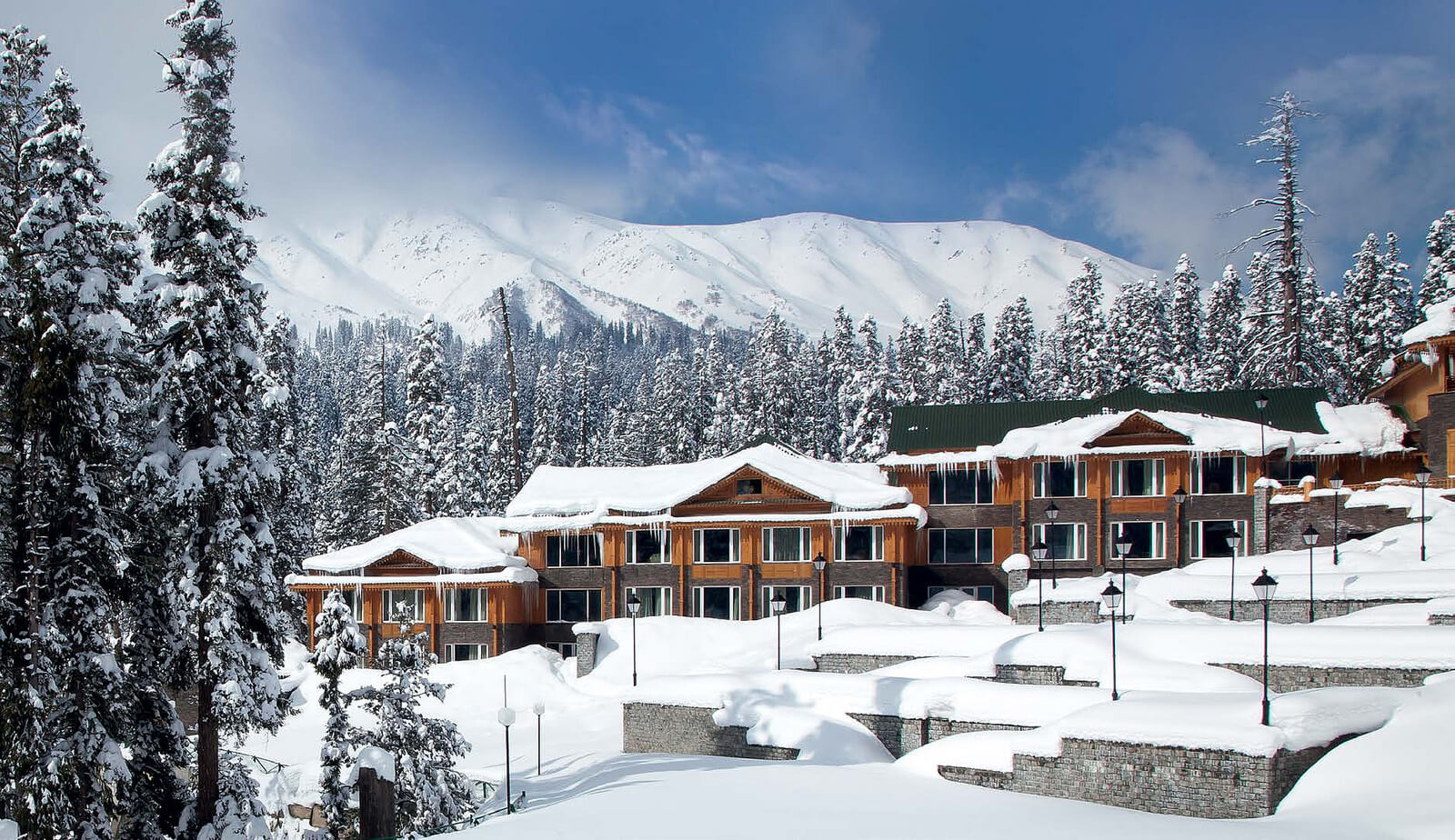 10 Best Ski Resorts In India to stay