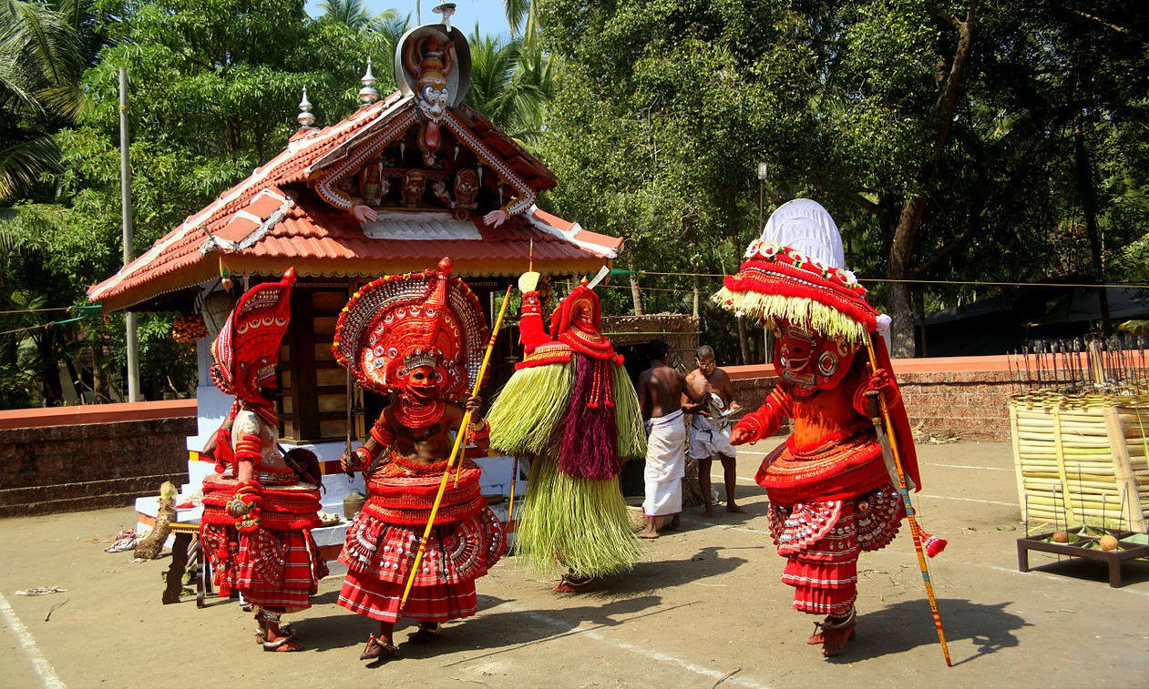 Kanathoor Nalvar Bhoothastanam Theyyam