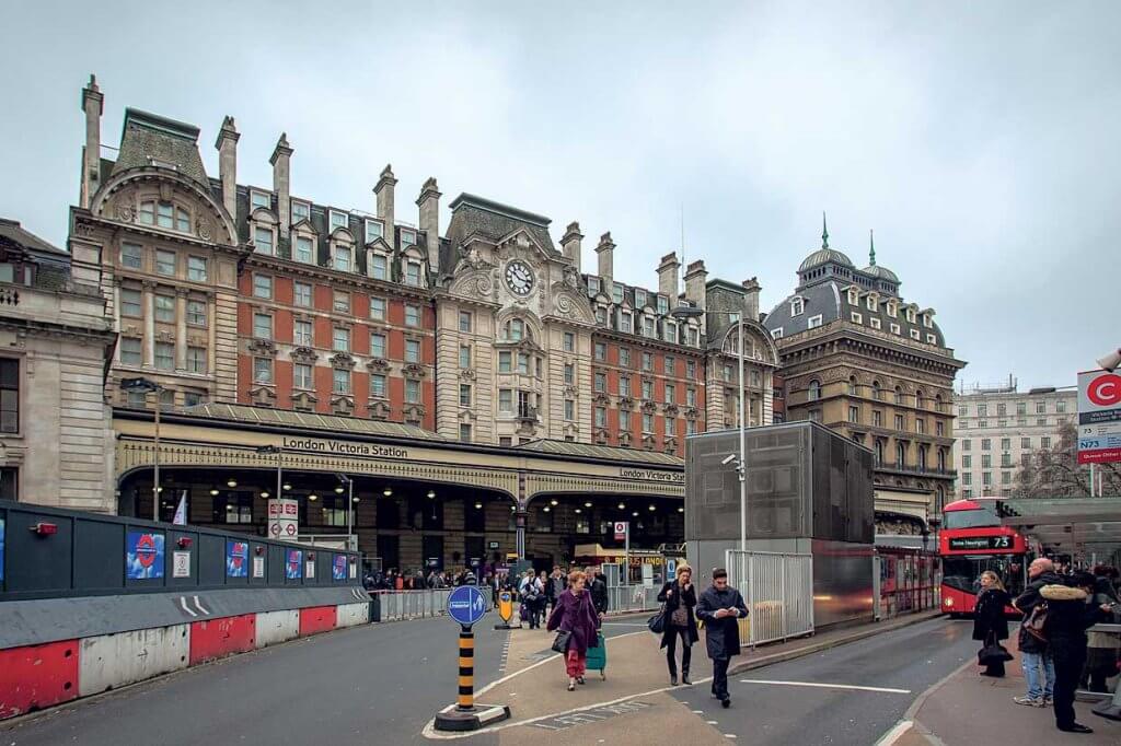 London Victoria railway station 