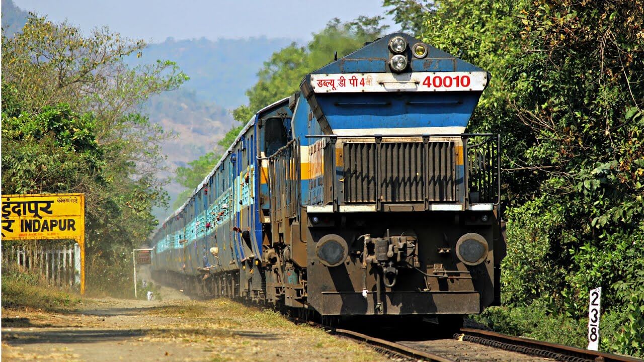 Mandovi Express Mumbai - Goa