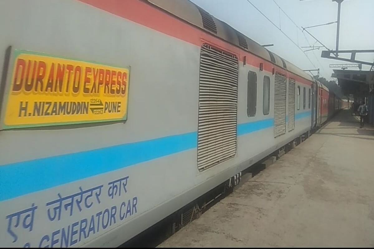 Nizamuddin Duronto Express Pune - Delhi