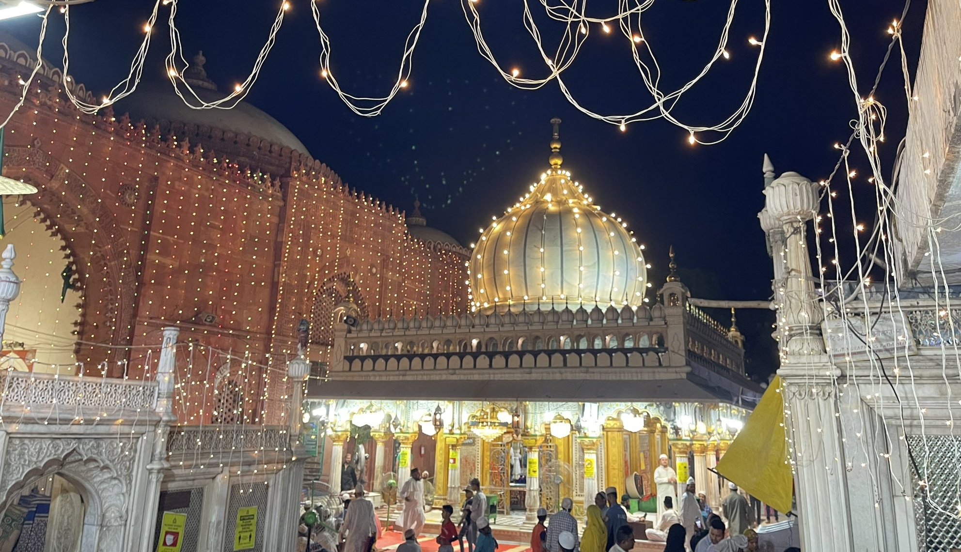Hazrat Nizamuddin Aulia Dargah Delhi - History, Best Time to visit, How to reach‌